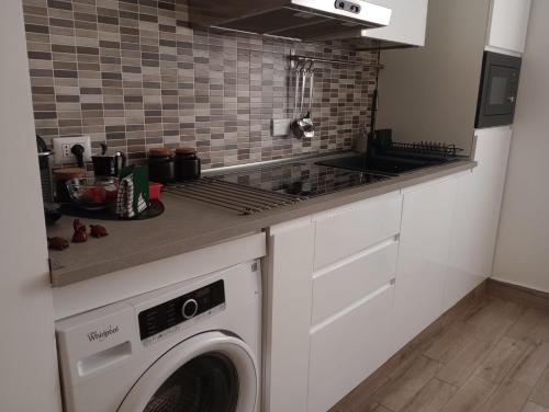 Una cocina o kitchenette en Dimora Vaticano apartments
