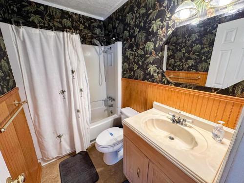 Koupelna v ubytování Inlet Point Villas 4C