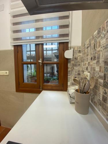 a kitchen with a window and a white counter top at Petit luxe à Tolède in Toledo