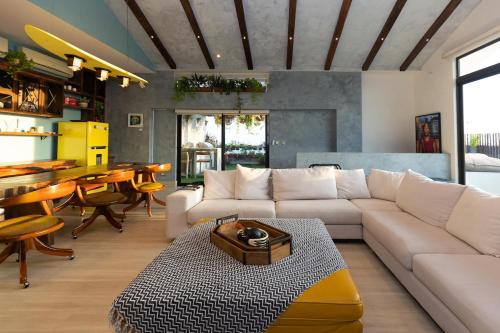 Gallery image of The Penthouse By Acomodo in San Carlos