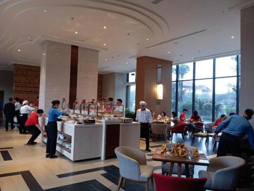 Restoran atau tempat lain untuk makan di LynnTimes Thanh Thuy 5 sao - Onsen - Khoáng nóng