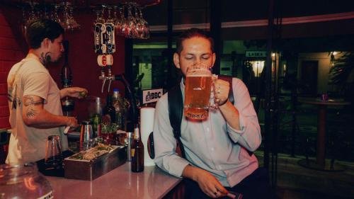 Nápoje v ubytování Viajero Medellín Hostel