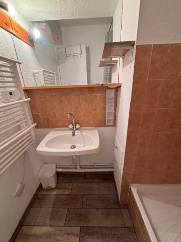 a small bathroom with a sink and a tub at La Foux d Allos Studio résidence Les Étoiles in Allos