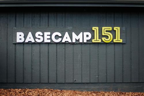 Certifikát, hodnocení, plakát nebo jiný dokument vystavený v ubytování Basecamp151