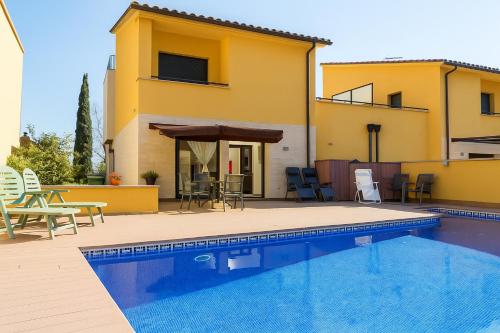 Gallery image of Sario Beach Villa - Casa con encanto equipada con piscina de agua salada y jacuzzi in San Pedro Pescador