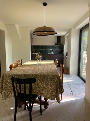 Una cocina o cocineta en Gîte A l'Ancienne Forge - Maison avec jardin