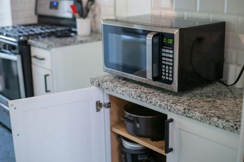a microwave sitting on a counter in a kitchen at 3 Bed 1 5 Bath Home in College Hill By Hospital in Wichita