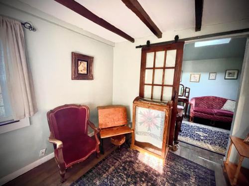 Χώρος καθιστικού στο Mello-Ray River House