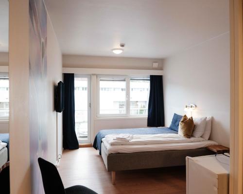 Postel nebo postele na pokoji v ubytování Husnes Sentrum Hotell