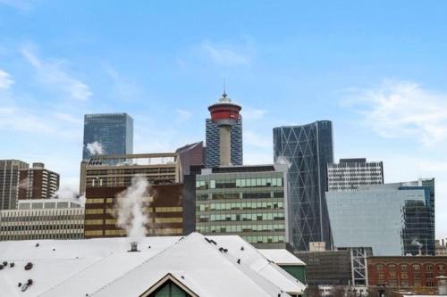 a view of a city with a building with a tower at Cozy & Spacious 2BR in Downtown very close to Stampede and 17th Ave with Parking and AC in Calgary