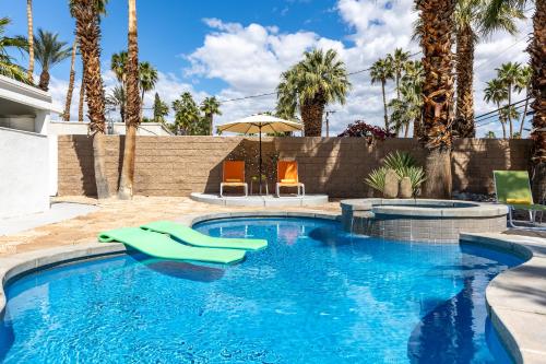 Swimmingpoolen hos eller tæt på R & R Rendezvous by ACME House Company