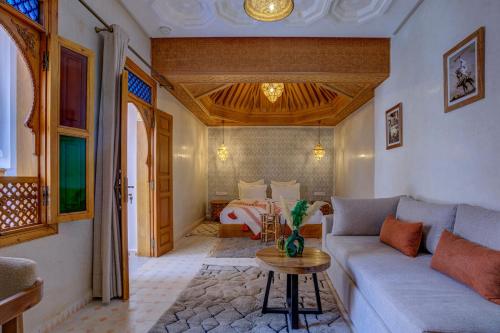 a living room with a couch and a bed at Riad AL-Ghazlan Hamam & Spa in Marrakech
