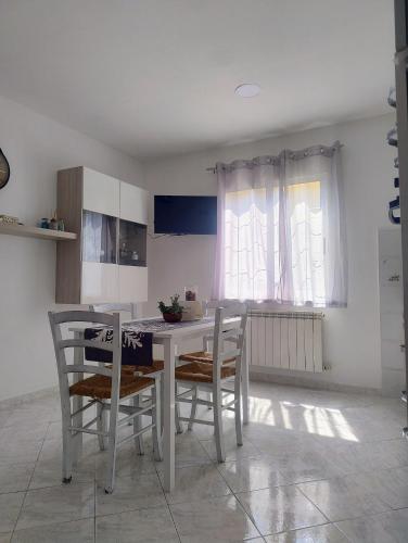 a kitchen with a table and chairs in a room at Casetta Trionfale in Rome