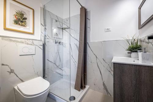 Ένα μπάνιο στο Studio Janna - Palazzo Gaddi Heritage in Florence's Historic Heart