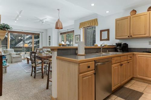 Dapur atau dapur kecil di 210 Aspenwood Lodge