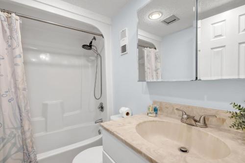 3 bed3 bath Hilton Head Haven walk to beach photo 13