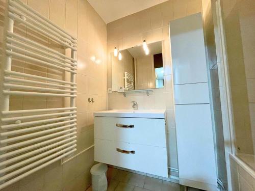 Appartement 6 pers avec balcon exposé Sud, au pied des pistes des Menuires, quartier Croisette - FR-1-452-210