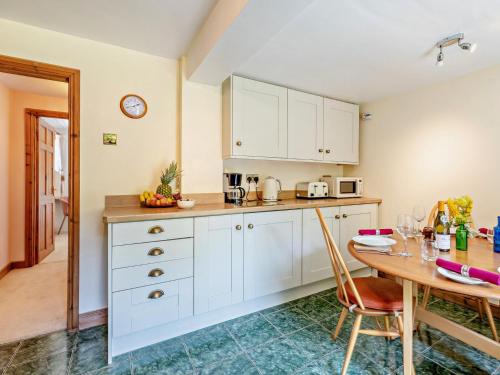 Kuchyň nebo kuchyňský kout v ubytování 2 bed property in Cleobury Mortimer 90642