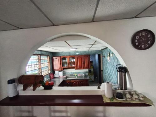 Η κουζίνα ή μικρή κουζίνα στο hostal portones de getsemani