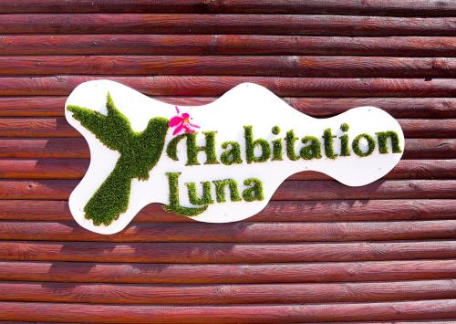 habitation luna martiniqueに飾ってある許可証、賞状、看板またはその他の書類