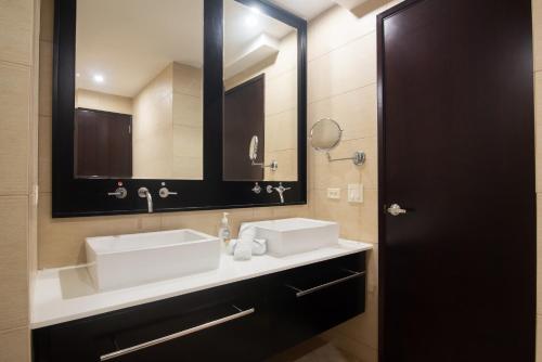 a bathroom with two sinks and a large mirror at Beach Apartment At Nikki Residences 2 Bedroom in El Chirú