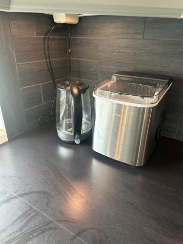 a kitchen counter with a toaster and a trash can at Flott bolig på Øvre kleppe med fine solforhold og fin uteplass in Askøy