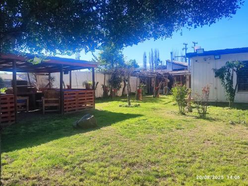 a yard with a picnic table and a fence at Hostal Fernanda in Santa Cruz