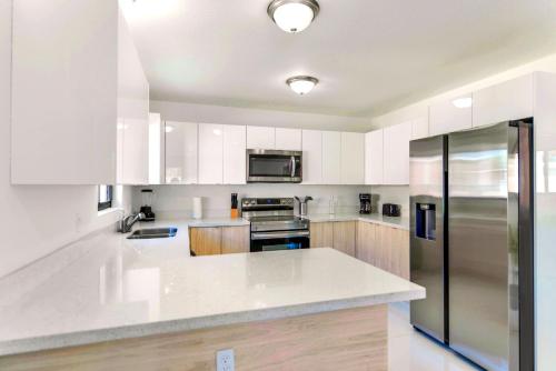 Η κουζίνα ή μικρή κουζίνα στο Stunning 3-Bedroom Duplex with Free Parking