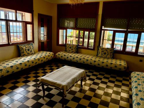 Ruang duduk di Villa Jouhara, Accès Privé Mer