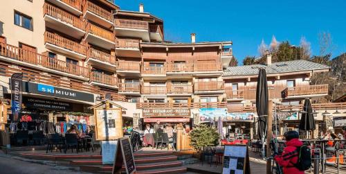 a building on a street in front of a building at Résidence Le Centre - Studio pour 4 Personnes MAE-3345 in Champagny-en-Vanoise