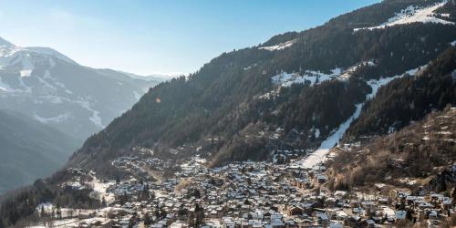 a view of a town in a mountain valley at Résidence Le Centre - Studio pour 4 Personnes MAE-3345 in Champagny-en-Vanoise