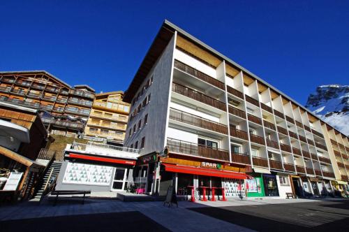 a large building with a mountain in the background at Résidence Hauts Lieux - 4 pièces 8 personnes PREMIUM, appartement rénové MAE-3411 in Tignes