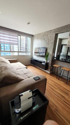 Μια τηλεόραση ή/και κέντρο ψυχαγωγίας στο Apartamento Bem Localizado Batel