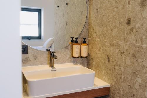 Koupelna v ubytování Door9 Hasselt - Digital Hotel