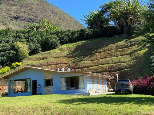 a house in front of a hill at Casa DoZé in Espera Feliz