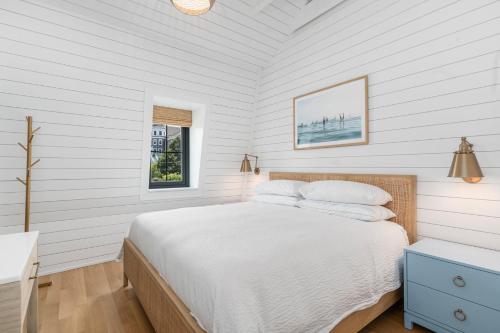 Ένα ή περισσότερα κρεβάτια σε δωμάτιο στο Block Island Bunk House
