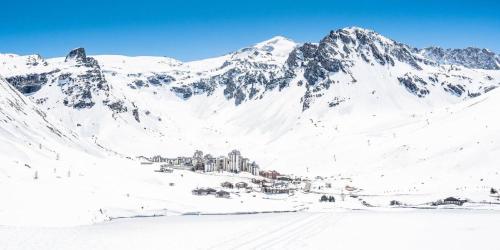 a ski resort in the mountains with snow on the ground at Résidence Palafour - Petit studio 2 - nord vue montagne MAE-4827 in Tignes