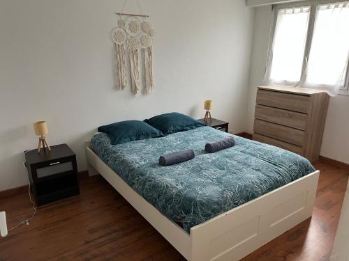 En eller flere senge i et værelse på Appartement Saint-Malo - Arrivée autonome