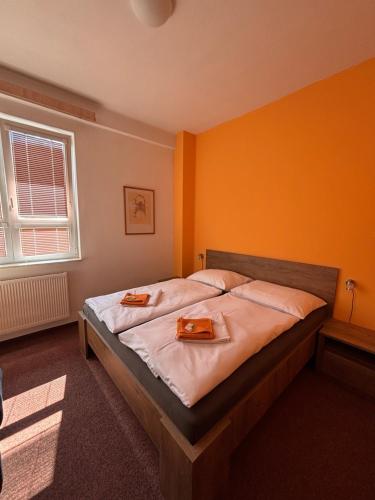 Ein Bett oder Betten in einem Zimmer der Unterkunft hotel Sádek