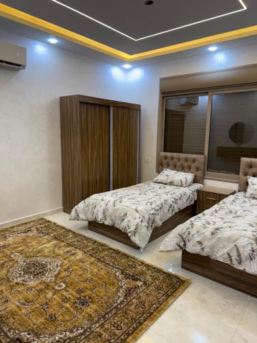 Giường trong phòng chung tại شالية جوهرة جراسيا Jewel of Gracia Chalet