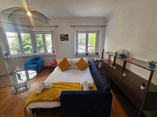 Ένα ή περισσότερα κρεβάτια σε δωμάτιο στο Ideal city stay 1BR near train station-GAR15