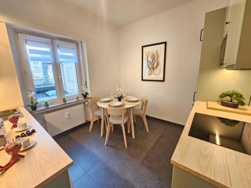 Η κουζίνα ή μικρή κουζίνα στο Ideal city stay 1BR near train station-GAR15