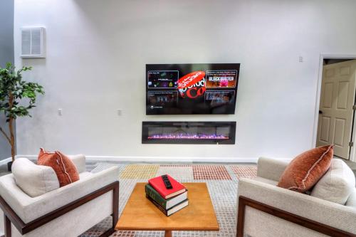 a living room with two couches and a tv at Luxurious 3 Bedroom, 3 Bathroom, Entire Home in Catskill in Catskill