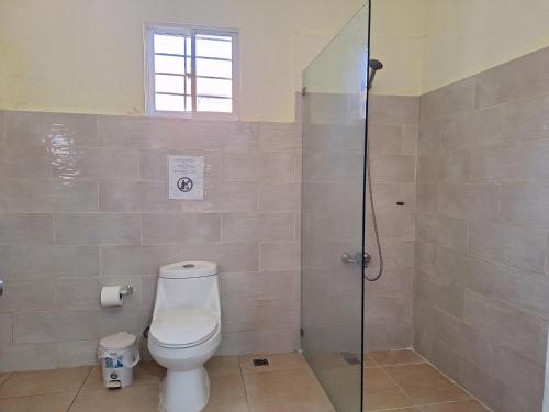 Ένα μπάνιο στο Hotel Enrique I Gazcue, Bed and Breakfast