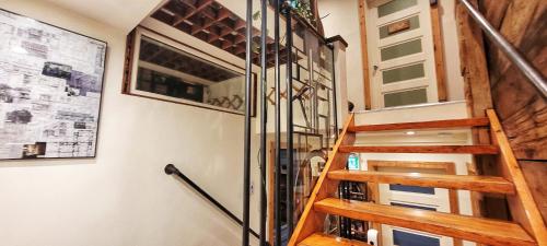 a staircase in a house with a glass case at Le Ricochet Urbain in Quebec City