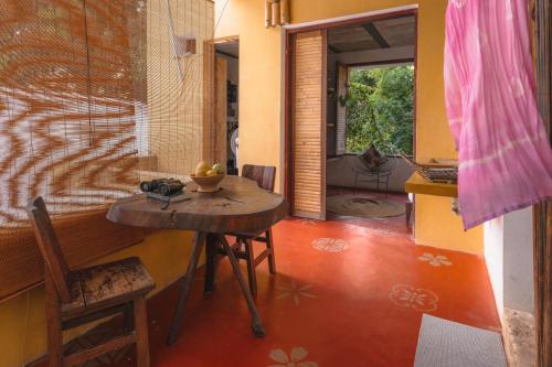 a kitchen with a table and chairs in a room at Isla Fuerte Eco House in Isla Fuerte