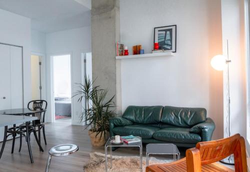 Et opholdsområde på Stuning penthouse old montreal