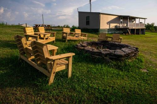 Κήπος έξω από το Rustic Mt Sterling Cabin1 Near Downtown Pets OK