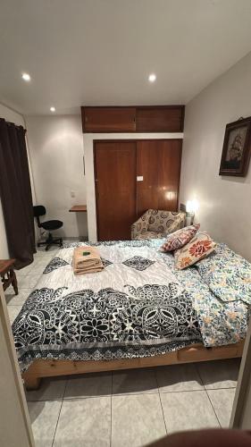 Ένα ή περισσότερα κρεβάτια σε δωμάτιο στο Habitación a 5 minutos del AICM