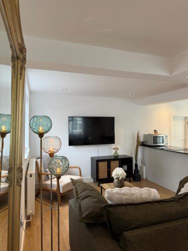 a living room with a couch and a tv at The Hayloft - A beautifully presented home in the heart of Leamington Spa in Leamington Spa